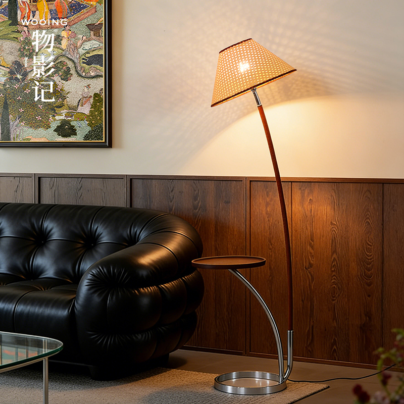 Vintage-Style Floor Lamp Next to the Sofa in the Living Room, Adjustable Retro Rattan Wabi-Sabi Style Bedside Ambient Light for the Bedroom