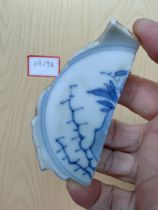 Kangxi blue and white porcelain from the third dynasty of the Qing Dynasty ancient porcelain pieces travertine and flowers and hundreds of old porcelain pieces to play with