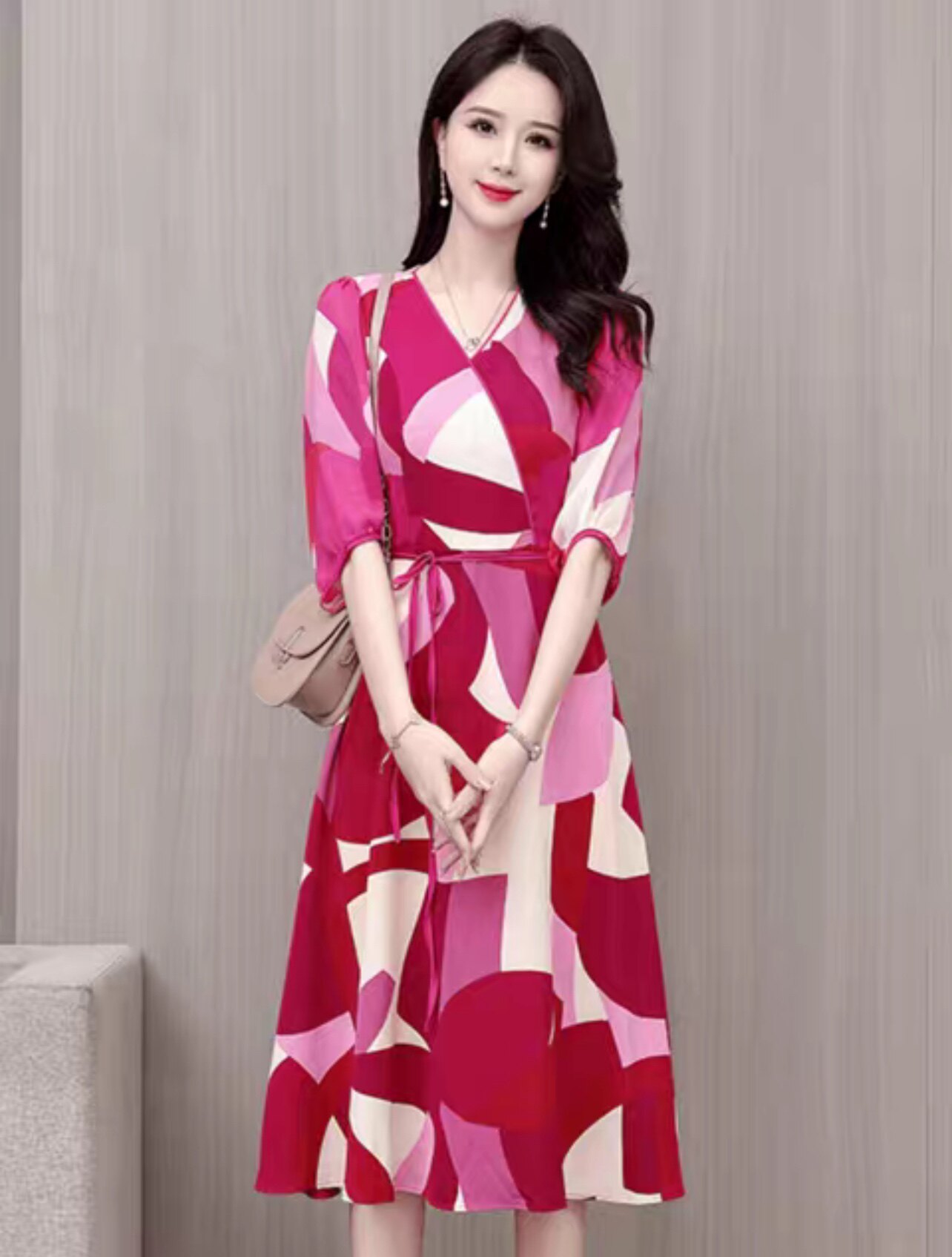 麦田姑娘真漂亮大码女装时尚店的LOGO