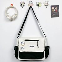 Черный отправляет два значка