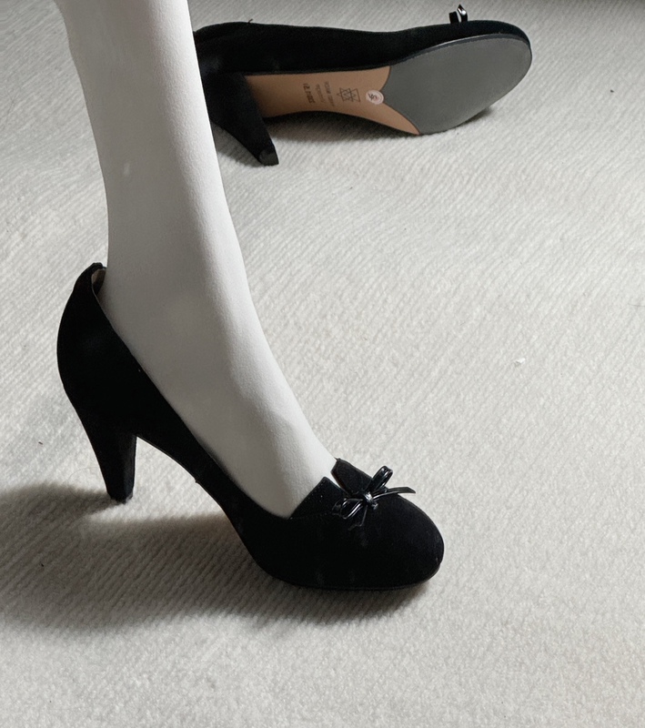 Sixseven Black Swan Sheep Suede Small High Heels