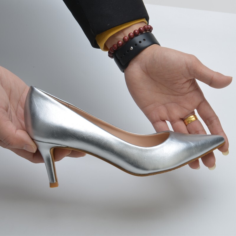 French Style 2026 New Silver High Heels, Low Heel, Pointed Toe, Comfortable, Versatile Flight Attendant Shoes, Elegant Professional Women's Shoes