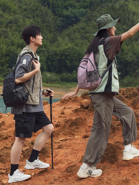 Backpack for Hiking and Traveling, Small School Bag for Children, Outdoor Ultra-Light Firefox Hiking Backpack, Lightweight Travel Backpack for Women