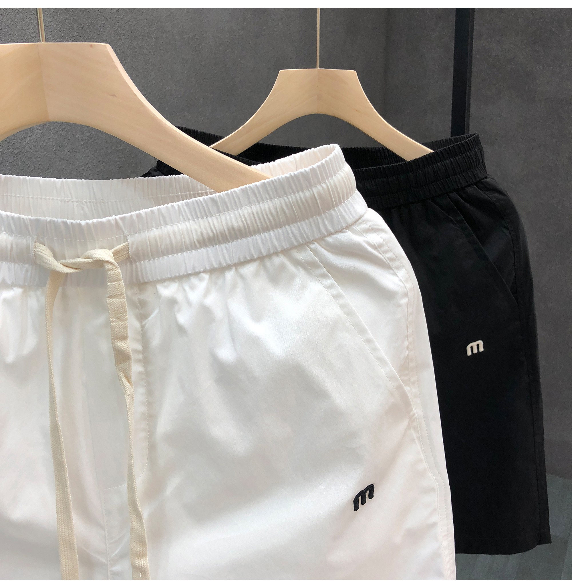 Vêtements d'extérieur blancs brodés simples, pantalons de plage fins pour hommes, amples, grands shorts décontractés pour la maison_voghion.com