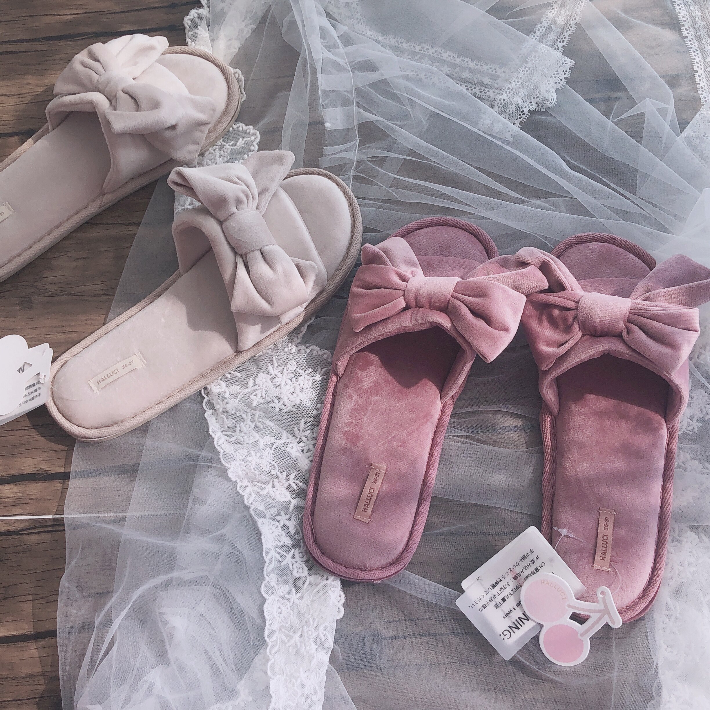 2019 new autumn and winter flocking big butterfly knot rubber bottom indoor fish mouth slippers female brief Nordic wind home slippers