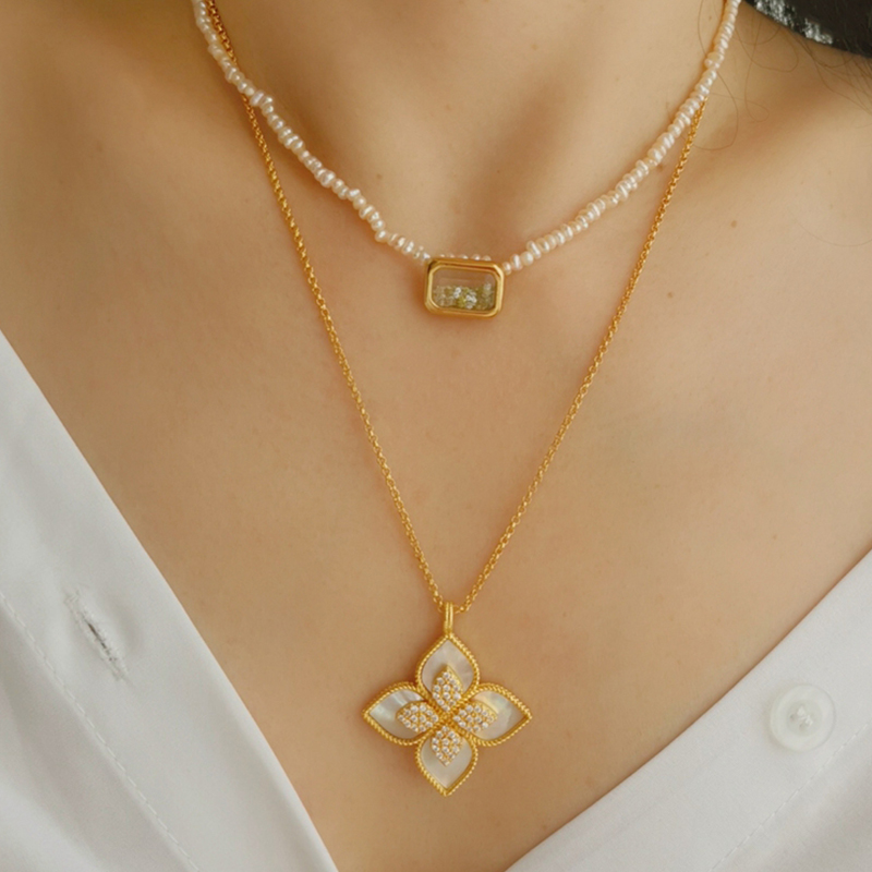 tyme four-leaf clover necklace female niche design high-end new European and American diamond full diamond sweater chain clavicle neck chain