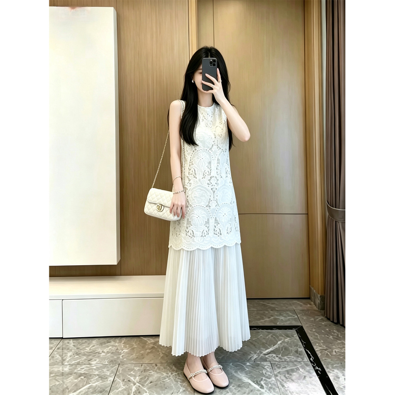 French-Style Heavy Lace Two-Piece Dress for Women, Summer 2026, Very Beautiful, Sleeveless, High-End, Elegant Long Dress