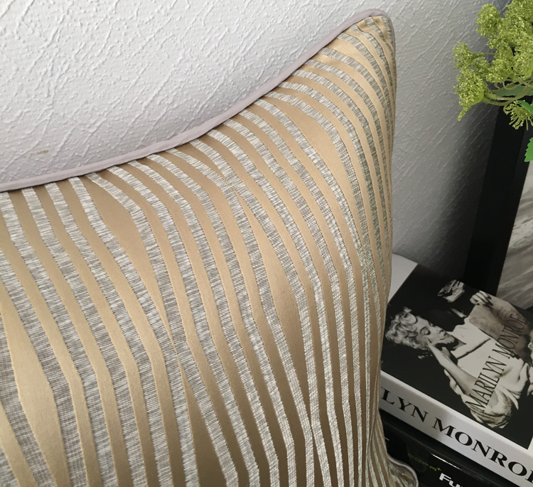 Đường cong tối giản hiện đại bằng túi ánh sáng sang trọng sofa Mỹ đệm gối màu vàng sâm panh phong cách châu Âu mặt gối sáng - Trở lại đệm / Bolsters gối tựa lưng cao cấp