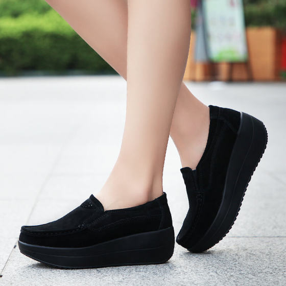 真皮休闲摇摇坡跟一脚蹬工作鞋女黑色职业女单鞋妈妈软底舒适春秋