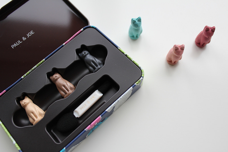 Tại chỗ! Paul & Joe 15th Anniversary Cat Makeup Set Eye Shadow + Case + Pack + Replica Lipstick son dưỡng vaseline thỏi