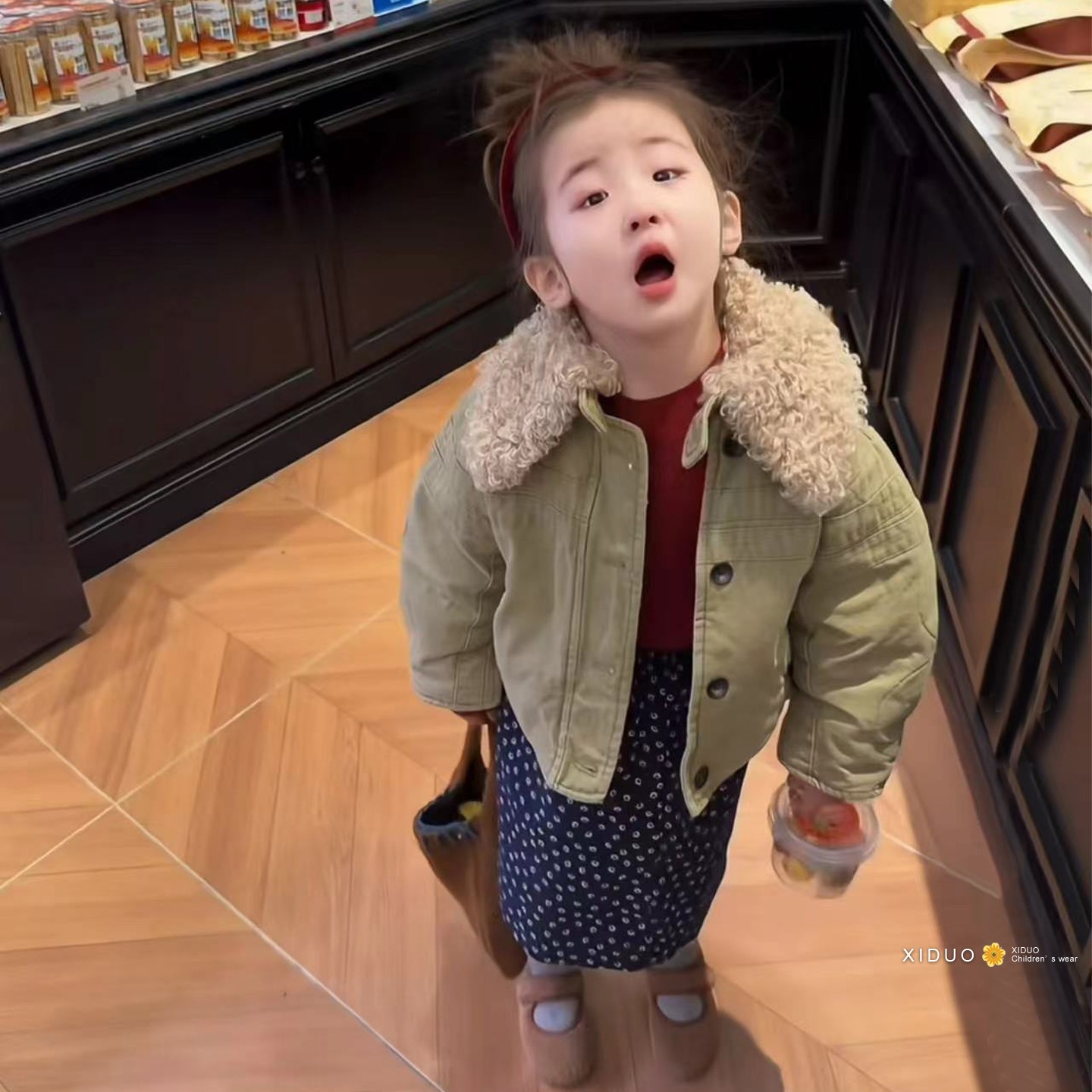 2025年童装外套🧥设计趋势前瞻:撞色翻领与潮牌新风尚