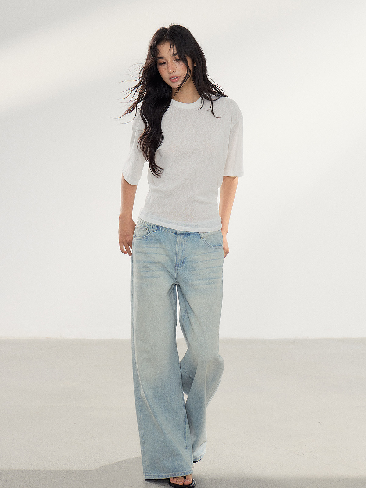 WITHMIN Low-Rise Wide-Leg Jeans