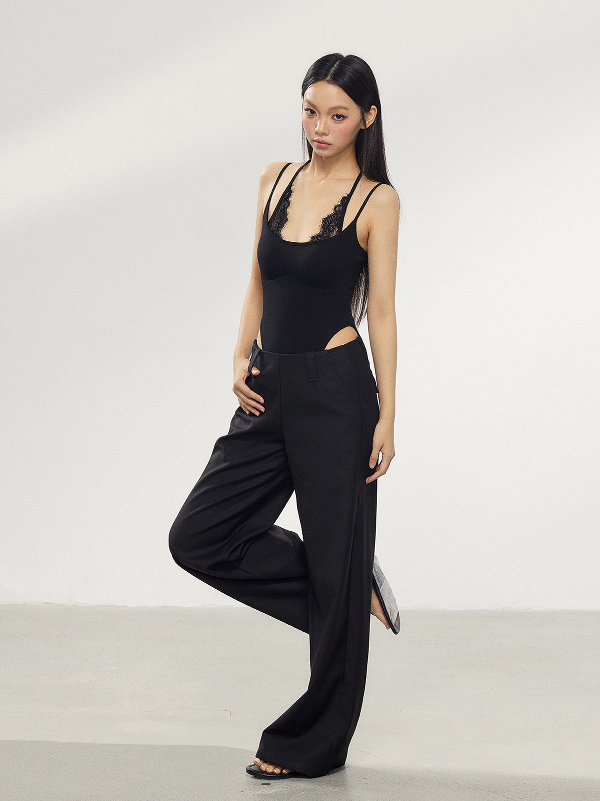 WITHMIN Black Low-Waist Wide-Leg Trousers