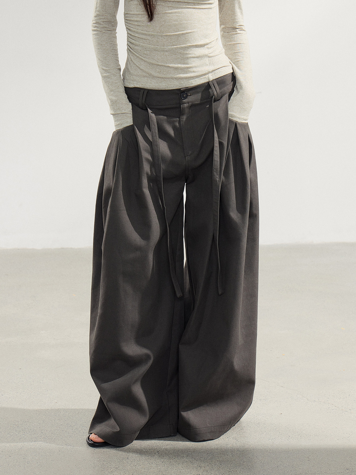 WITHMIN Straight-Leg Casual Trousers
