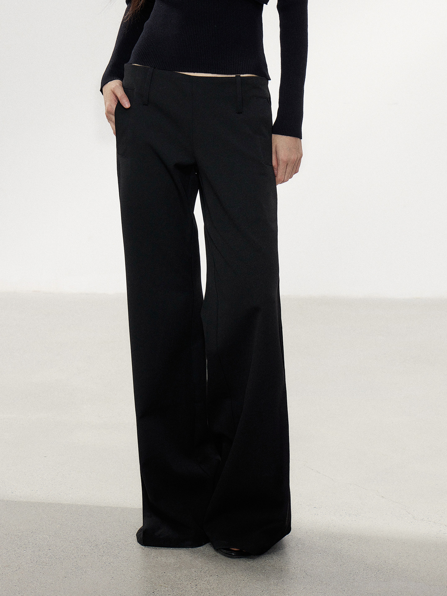 WITHMIN Low-Waist Straight-Leg Trousers