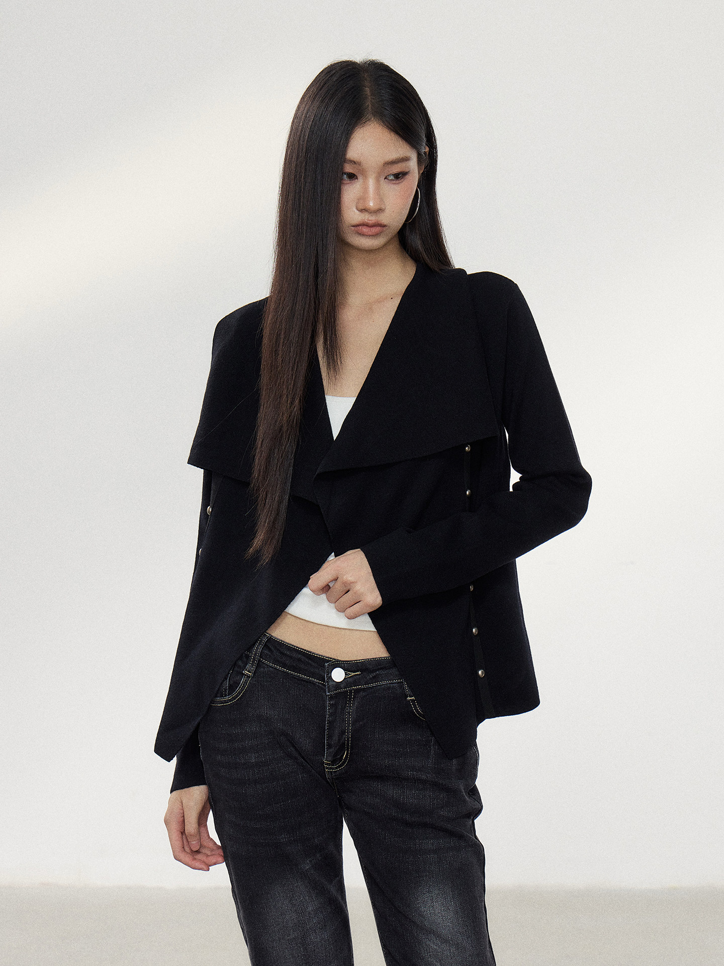 WITHMIN Pure Desire V-Neck Cropped Cardigan