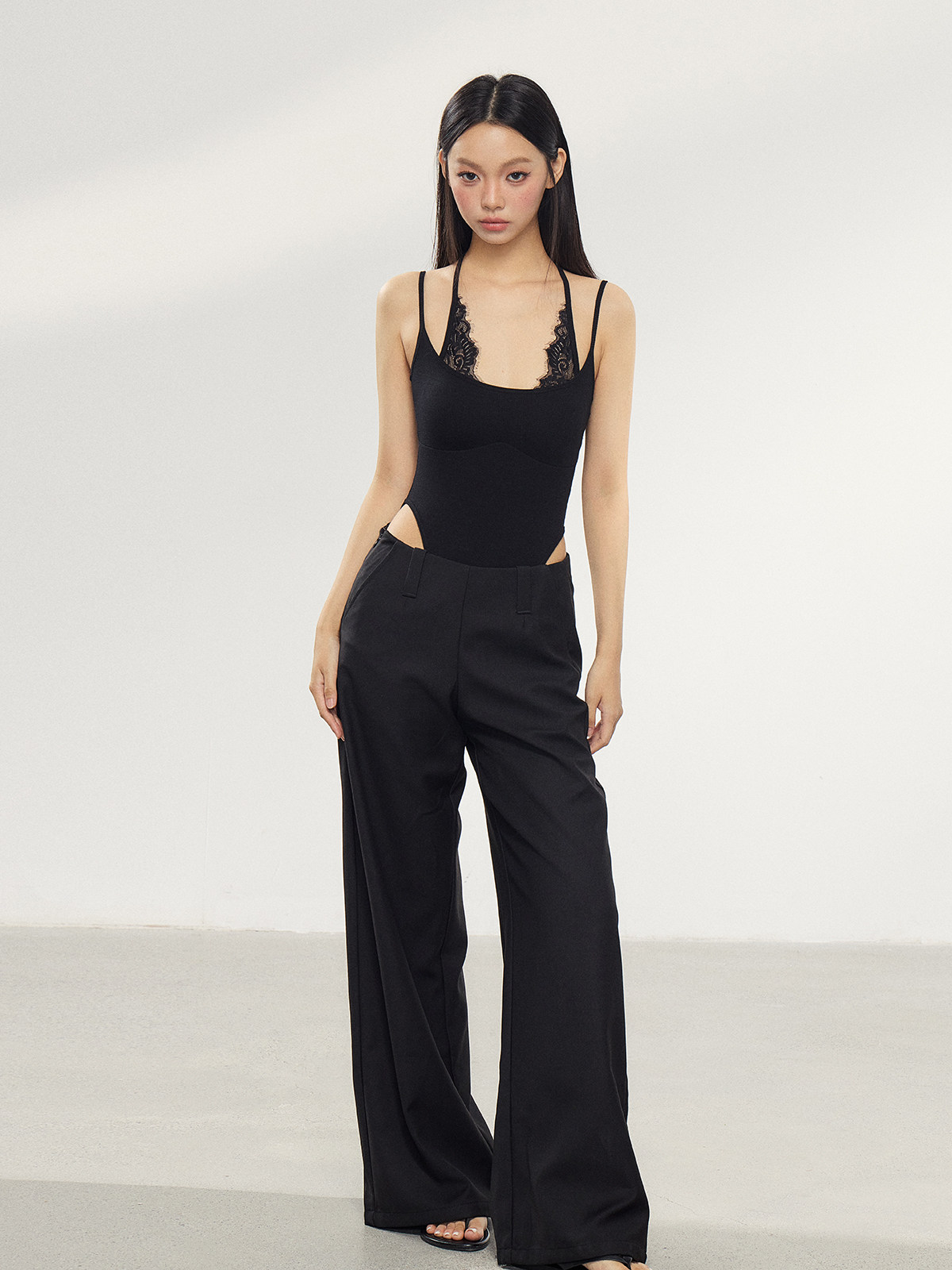 WITHMIN Black Low-Waist Wide-Leg Trousers