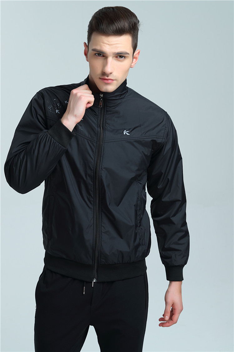 Mùa xuân và mùa thu Áo khoác thông thường Áo gió Polyester Làm khô nhanh Áo gió có thể mặc Thanh niên Áo thể thao Áo khoác nam trang phục