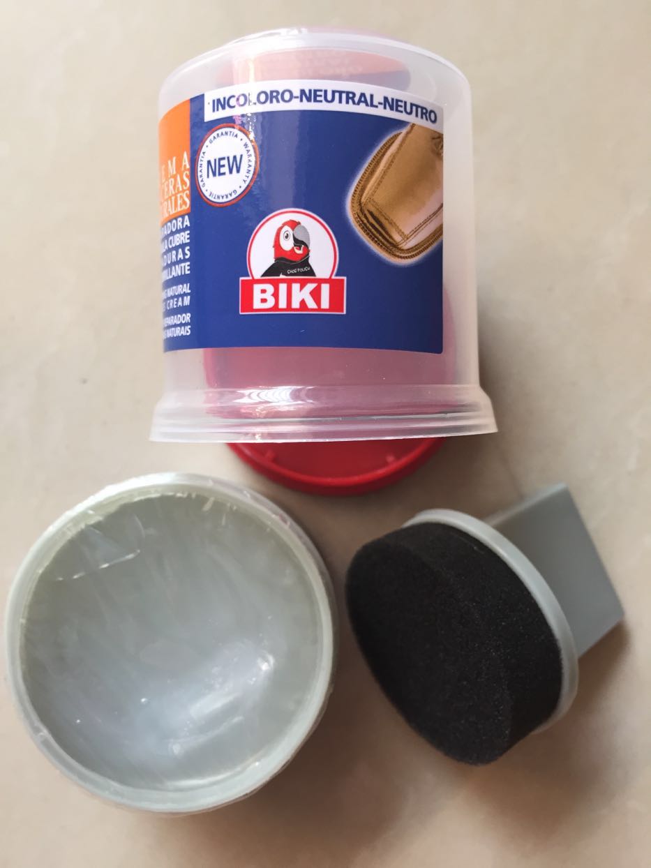 Đánh bóng giày dung dịch rửa giày trắng