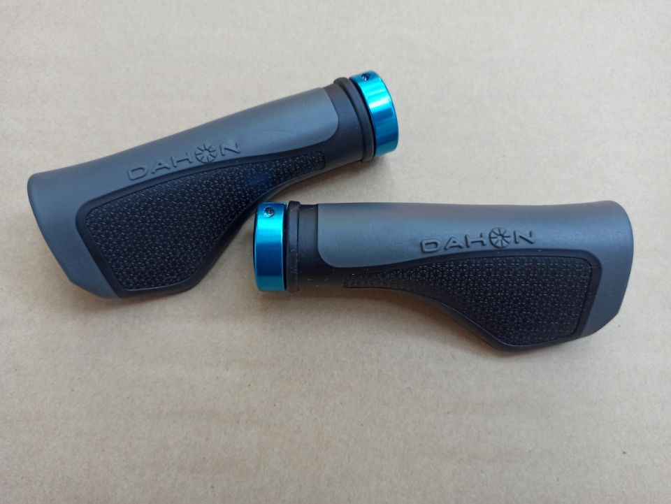 Big row original factory meat ball to lock up the treeking car folding car lock the cover bike to make the cover comfortable and non-slip