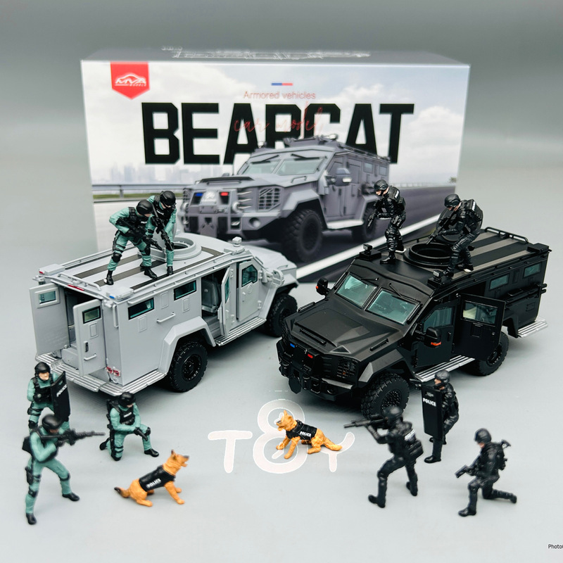 Mva Alloy 1:64 Panda Armored Vehicle Swat Anti-Explosion Vehicle Action Figure Police Dog Miniature Model Collection Display Ornament