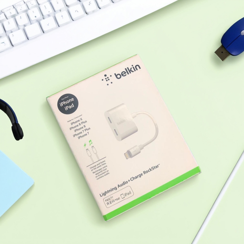 Belkin Is Suitable for Listening to Music and Charging with a Lightning Two-In-One Data Charging Adapter