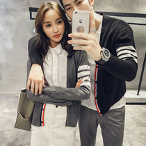 Autumn Knitted Cardigan Mens Jacket Jacket Korean Couple Dress Casual Solid Color V-neck Slim Slim Outside Striped Sweater