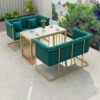 Один стол, два дивана 