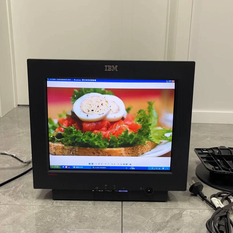 Negotiable Price Ibm Monitor Crt Monitor Don'T Expect It to Be P260, It Just Looks Like It