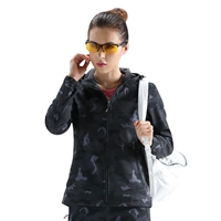 Черно -целая женская модель