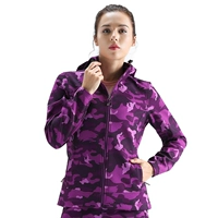 Пурпурная красная женщина