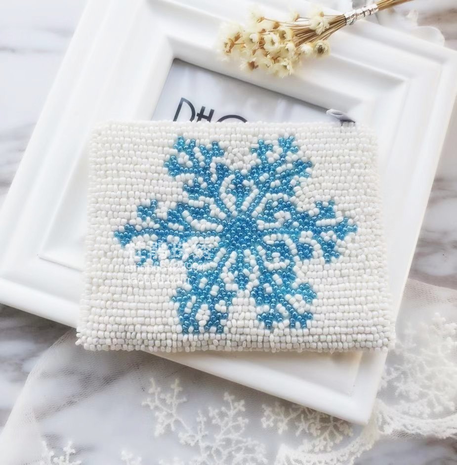 Rhododendron beaded square creative original pure hand-beaded simple snowflake card bag earphone storage coin purse