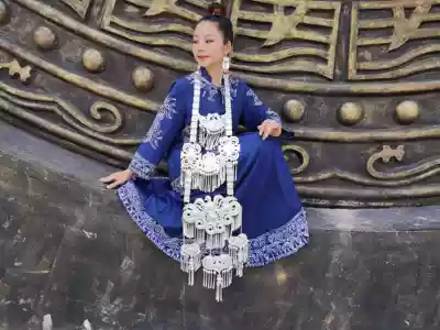 Sichuan Liangshan Yi New imitation silver badge necklace Guizhou ethnic women Miao silver chest necklace pendant long version