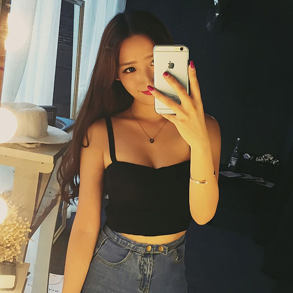 2018 xuân hè mới thon gọn dây đeo ngắn yếm nữ yếm màu đen không tay áo sơ mi đáy quần áo sinh viên áo cánh dơi