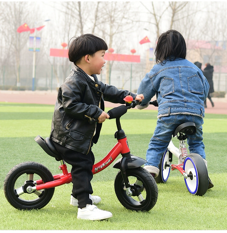 Trẻ em mới cân bằng xe tay ga không có bàn đạp xe đạp trẻ em trượt xe 1-3-6 tuổi hấp thụ sốc - Smart Scooter
