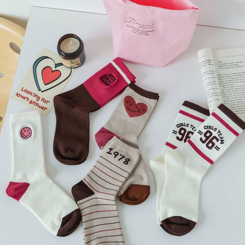 New Style New Colorful Smiley Face Embroidered High Elastic Cartoon Letter Sports Women's Mid-Calf Socks White Black Socks