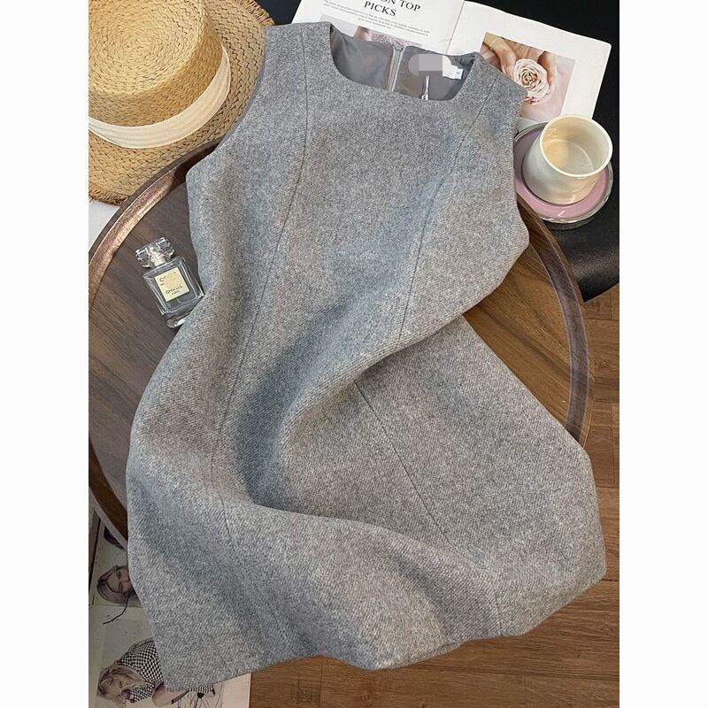 High-End Sleeveless Woolen Dress for Women, 2026 Spring and Autumn New Style, Elegant, Fashionable, Age-Reducing Layered Vest Dress