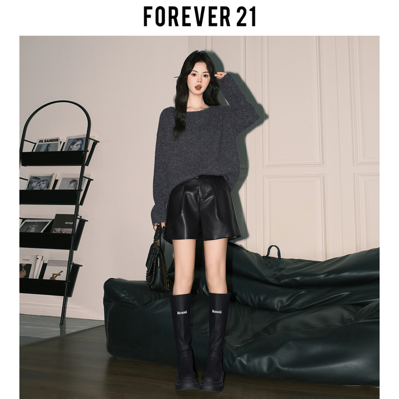 Forever21 American-Style Black High-Waisted Pu Leather Shorts for Petite Women, Hip-Hugging A-Line Casual Pants, Wide-Leg Bootcut Pants
