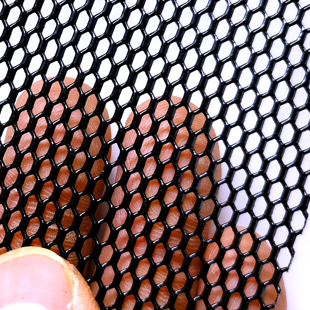 菱形铝网格网：建筑装饰中的现代美学