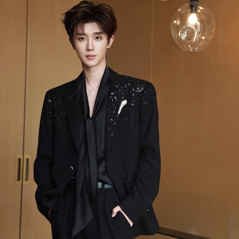 Wang Buyan's Celebrity-Style Black Suit with Starry Hand-Beaded Embellishments, Shoulder Pads, and a High-End Feel for Men