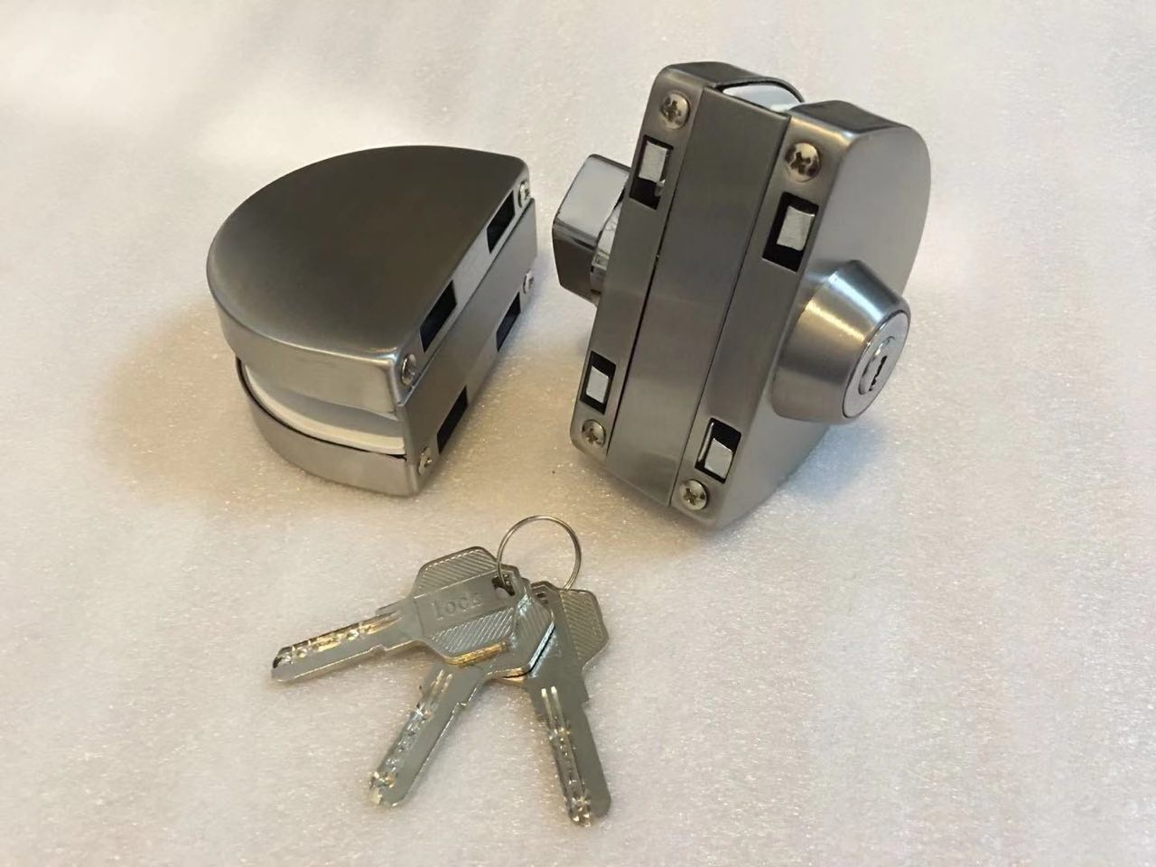 Glass door lock unlocked single double door tempered glass door lock bathroom glass door insertion lock free punch