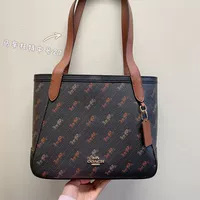 Новая черная карета среднего размера в месте Ханчжоу