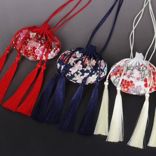 Фестиваль фестиваля лодок Дракона Древняя вкусовая сумка Загружена листья