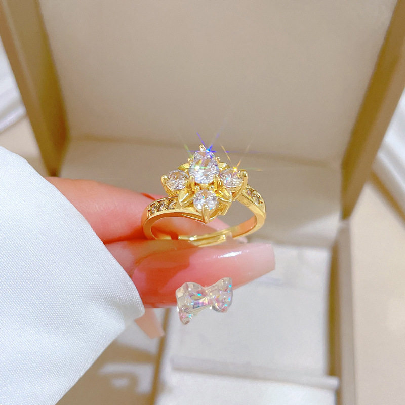 Accessorize me的LOGO