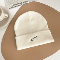 Молочно-белый