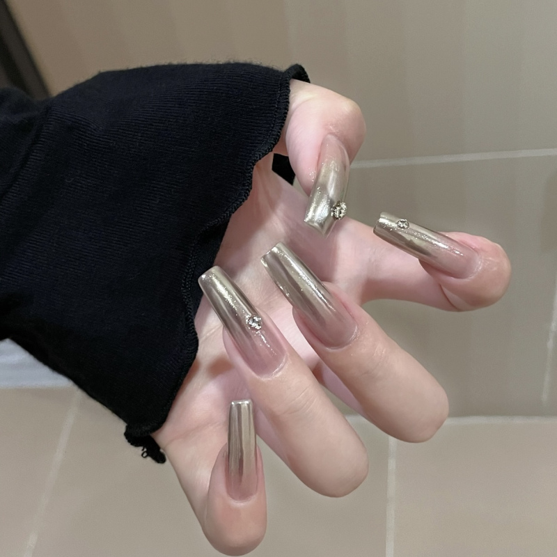 High-End Trendy and Cool Sexy Metal Gradient Silver Wearable Manicure with Cool Elegant and Magic Mirror Powder Gradient Nail Patch