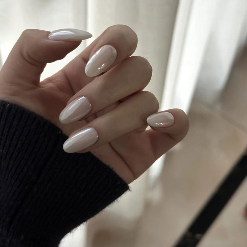 Hailey's Same Style Pearl Aurora Pink Wearable Nail Art, High-End, Complexion-Enhancing, Elegant White Moonlight Fake Nail Patches