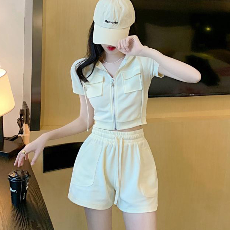 2026 Summer Trendy Popular Outfit, This Summer's Fashionable Short Salt-Style Two-Piece Set for a Mature Look