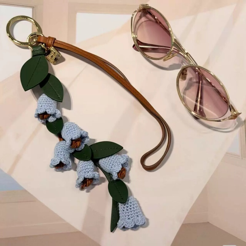 Miu Wind Chime Flower Leather Bag Pendant for Women, Exquisite and High-End Keychain Decoration
