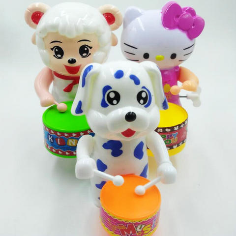 The toy chain with clockwork on the clockwork drum chains the upper chord small animal will knock the baby toddler toy 1 year old